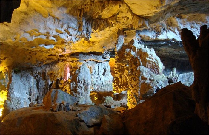 Sung Sot CAve in Halong